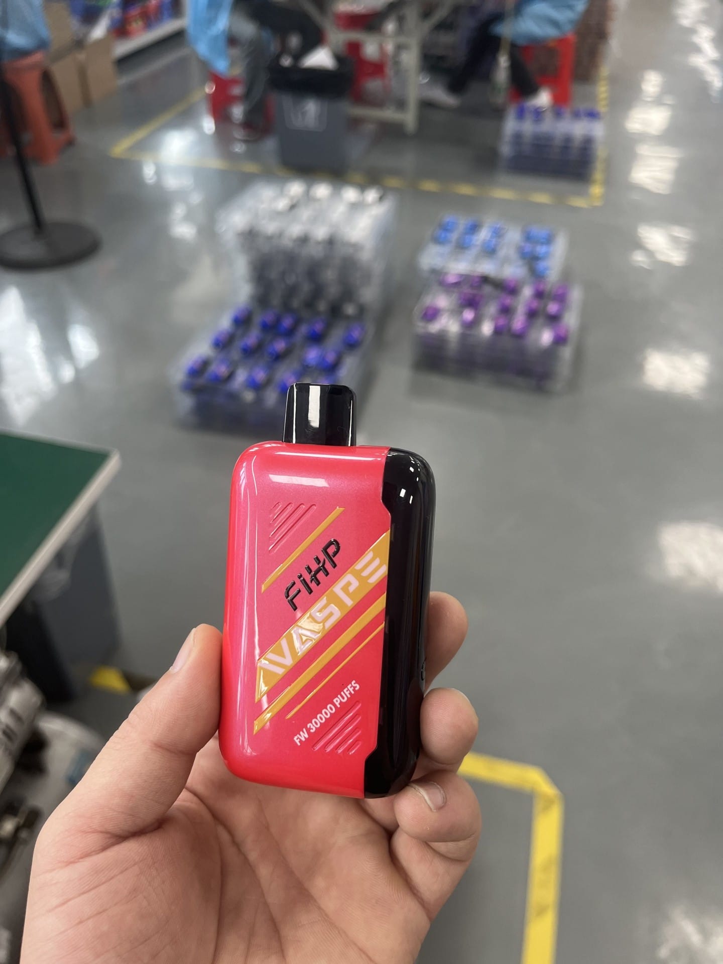 În spatele scenei: Waspe FW 30,000 Puffs Vape în fabrică În spatele scenei: Waspe FW 30,000 Puffs Vape în fabrică
