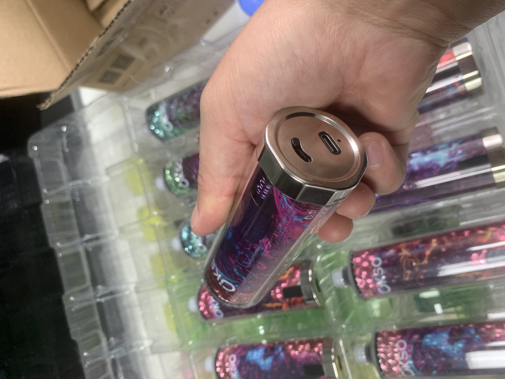 OKSO Shisha Hookah Mega 50000 Puffs | trojna mrežna tuljava, 40 ml, LED zaslon, nastavljiv zračni tok, vape za enkratno uporabo 90 OKSO Shisha Hookah Mega 50000 Puffs | trojna mrežna tuljava, 40 ml, LED zaslon, nastavljiv pretok zraka, vape za enkratno uporabo,